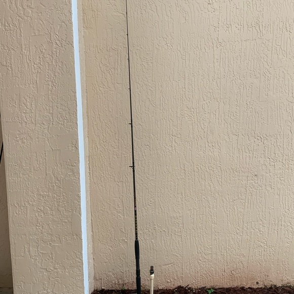 Penn ocean fishing pole - Picture 1 of 5